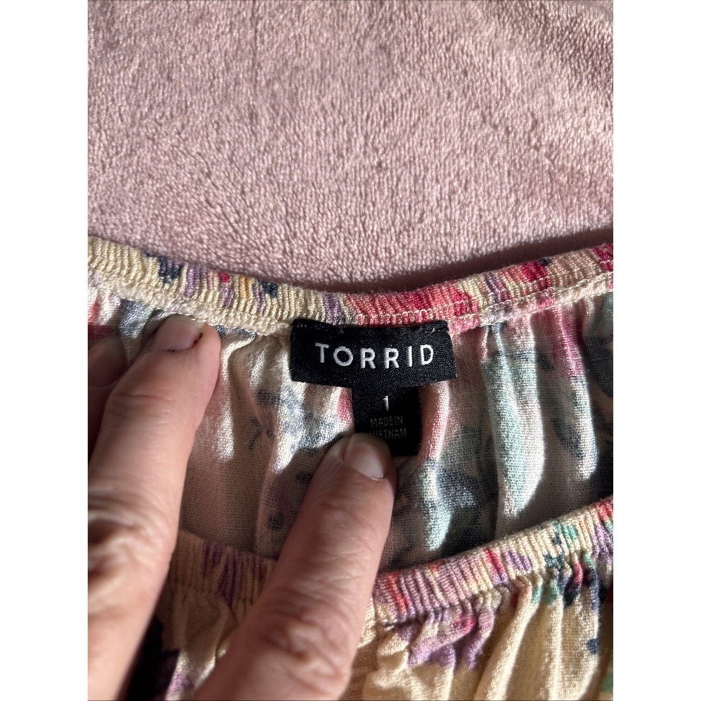 Torrid Light Floral  Smocked Cotton Dress With Pockets Plus Size 1 - Picture 9 of 11